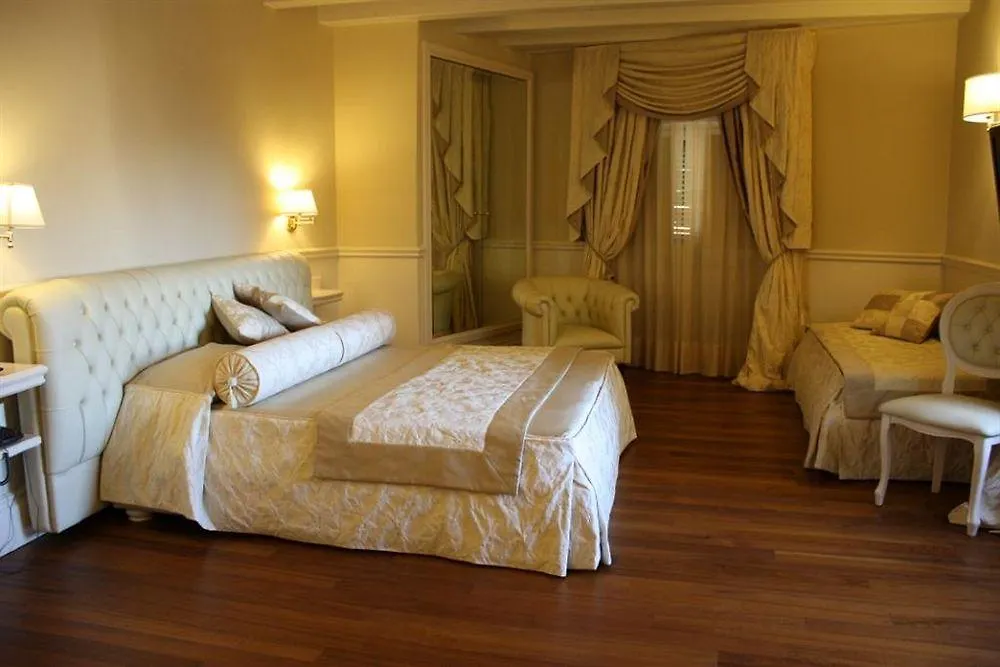 Suite Hotel Santa Chiara Lecce Italie