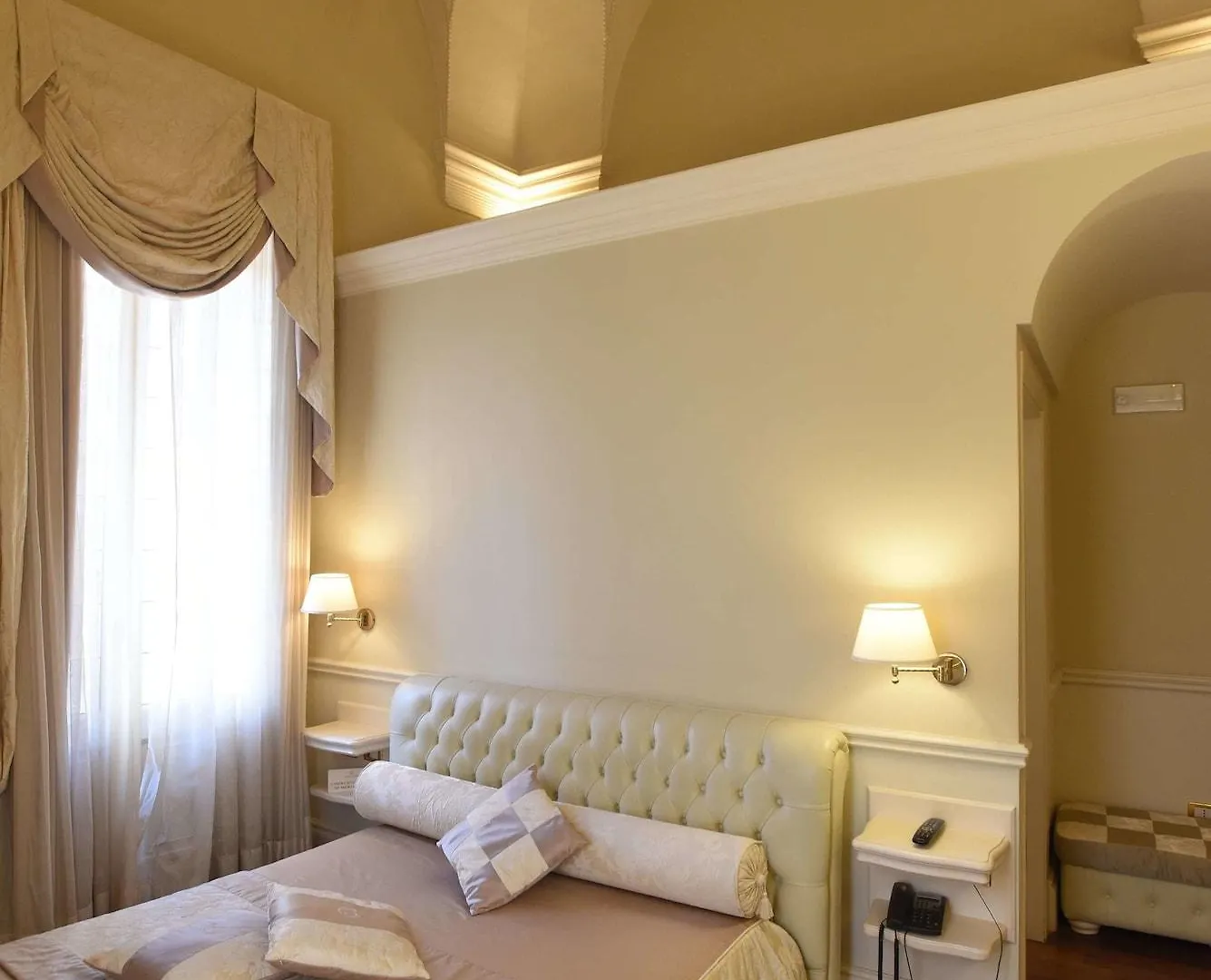 Suite Hotel Santa Chiara Lecce 4*,