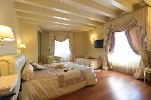 ****  Suite Hotel Santa Chiara Lecce Italia