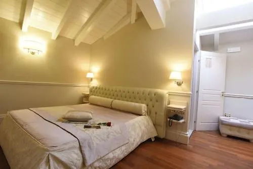 ****  Suite Hotel Santa Chiara Lecce Italie