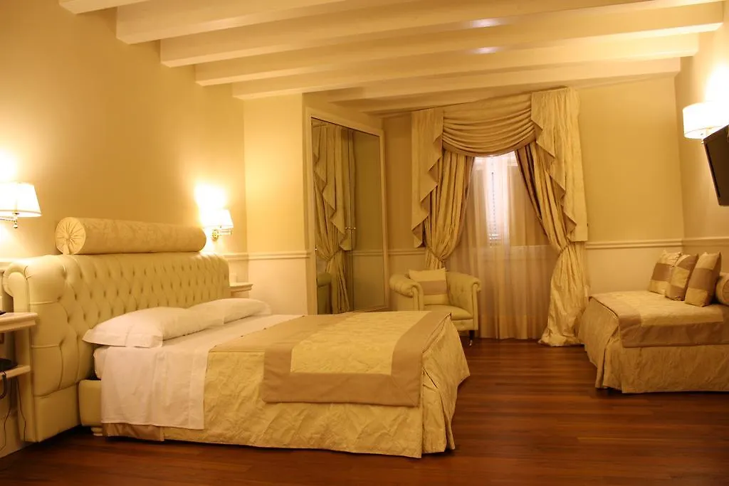 Suite Hotel Santa Chiara Lecce 4*,  Italien