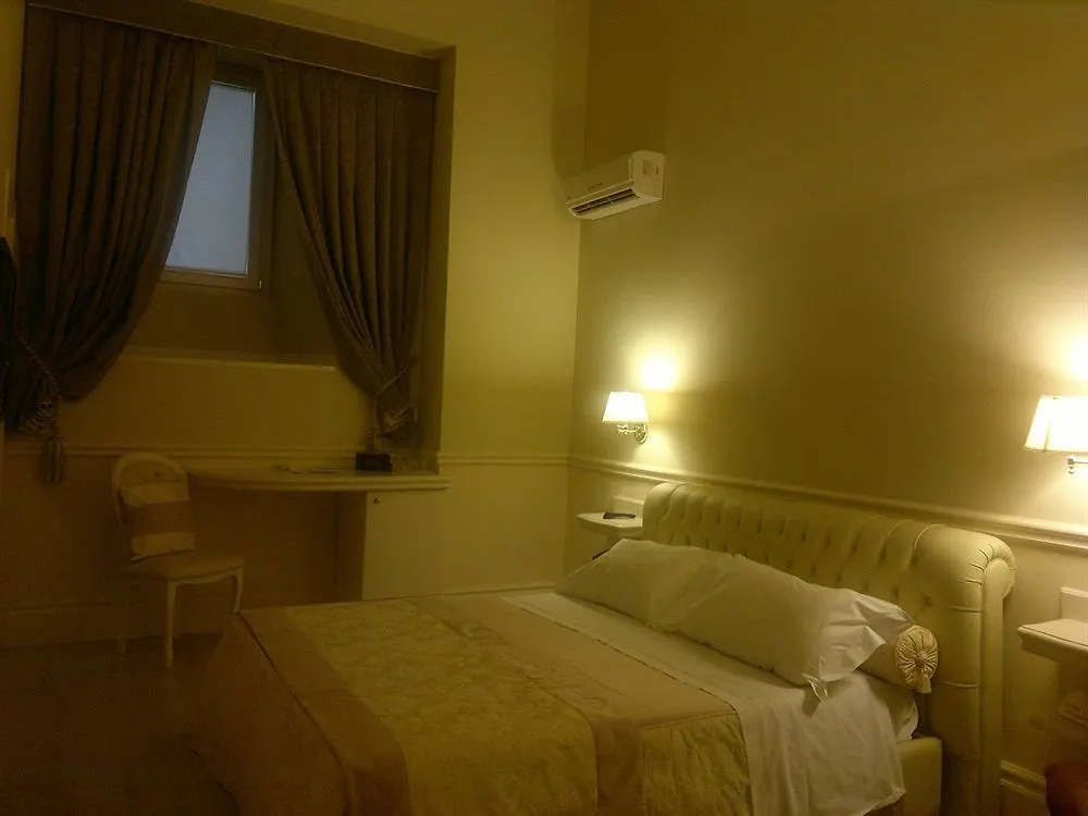 ****  Suite Hotel Santa Chiara Lecce Italie