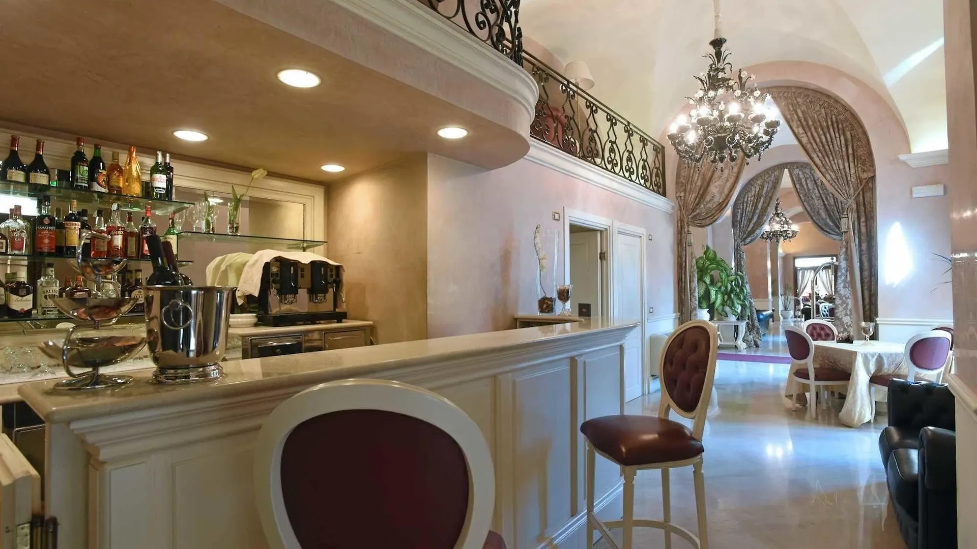 Suite Hotel Santa Chiara Lecce 4*,  Italia