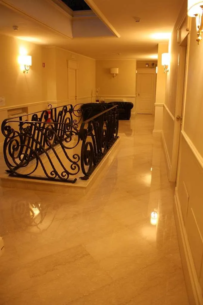 Suite Hotel Santa Chiara Lecce 4*,