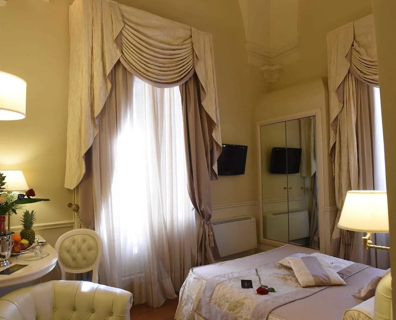 לצ'ה Suite Hotel Santa Chiara