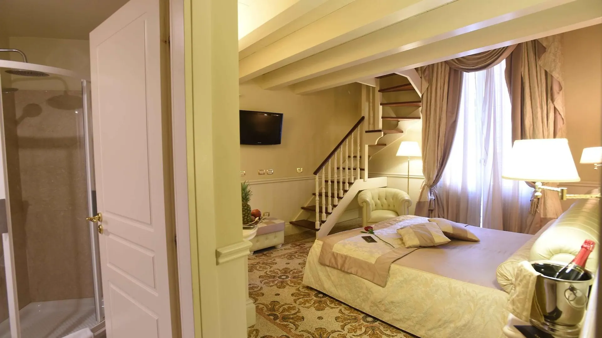 לצ'ה Suite Hotel Santa Chiara איטליה