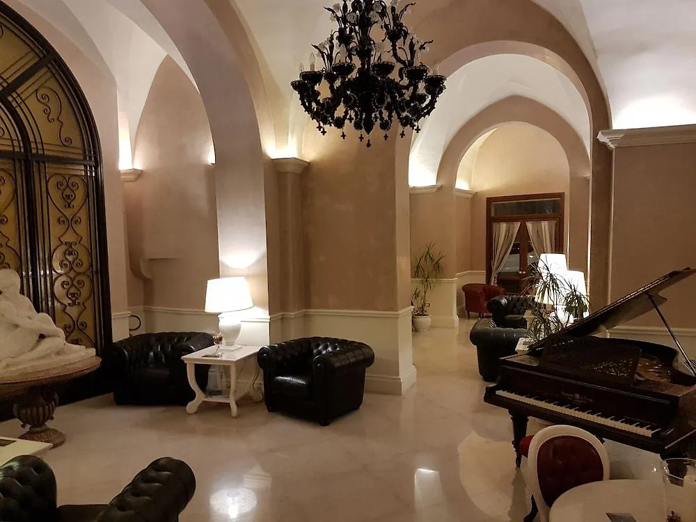 לצ'ה Suite Hotel Santa Chiara