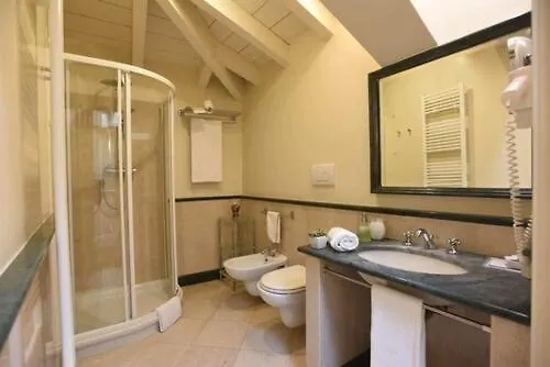 לצ'ה Suite Hotel Santa Chiara