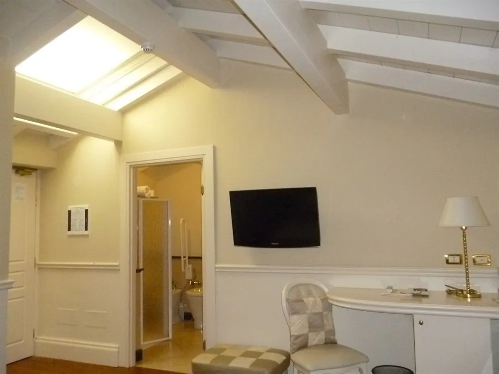 לצ'ה Suite Hotel Santa Chiara